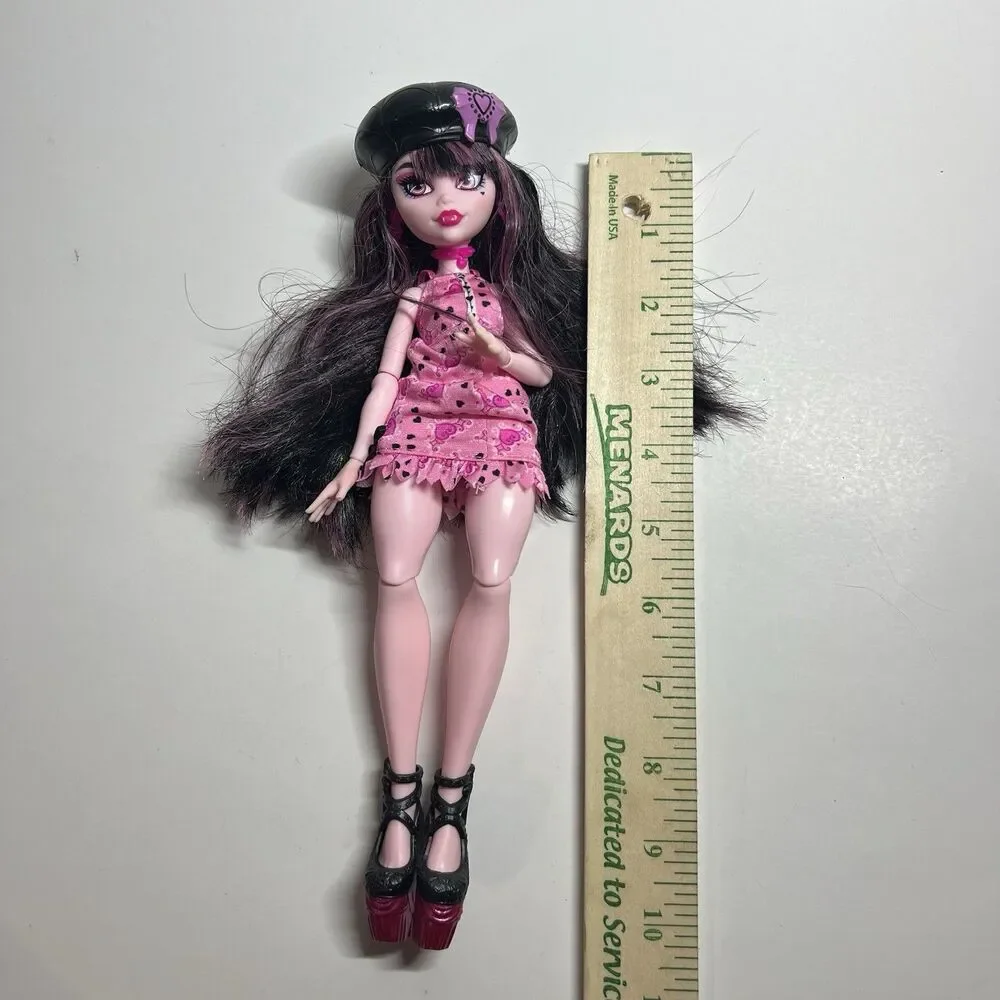 Monster High G3 Draculaura Fearbook Target Exclusive Doll w/ Beret Hat Shoes
